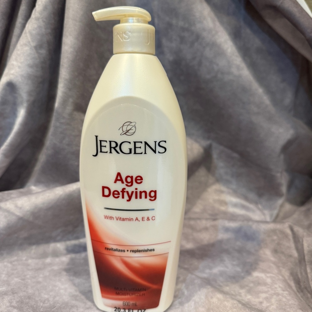 Brand New Jergens Age Defying Moisturizer Lotion Pump‎ Bottle 600ML